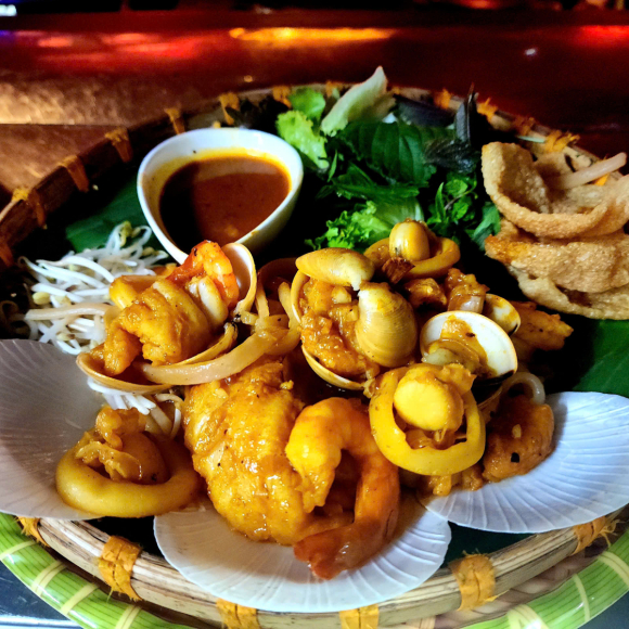 Cao Lầu Seafood Signature  